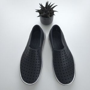 Native Shoes Youth 'Miles' Black Slip On Shoes size J3